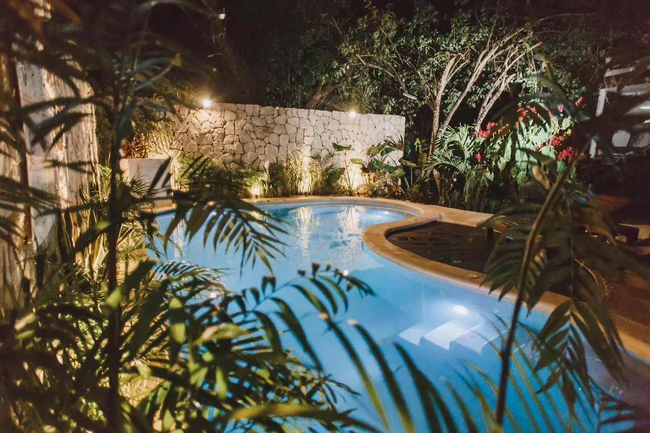Hotel Aires Bacalar 2*,